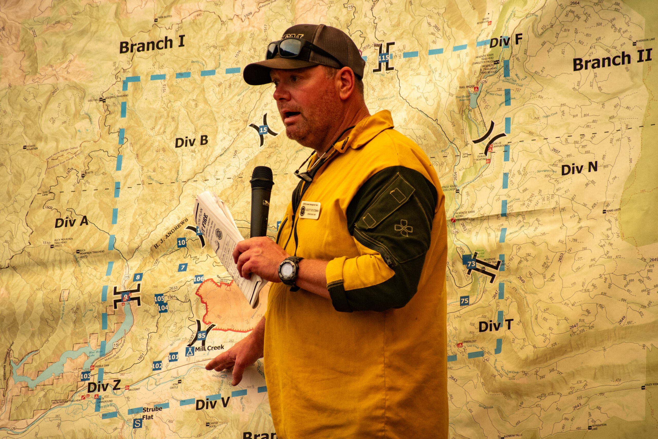 A commander gives a briefing to the crews at the Lookout Fire.