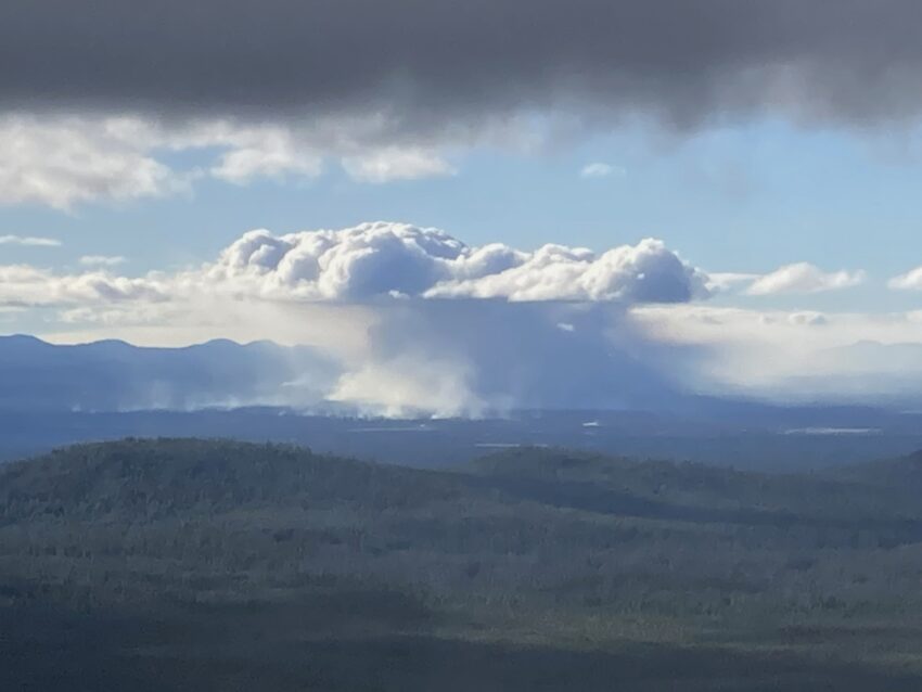 View from above of the smoke column of the Darlene 3 Fire