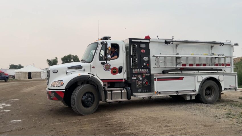 An OSFM water tender headed out on the Cow Valley Fire